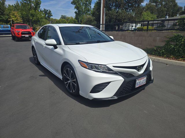 2019 Toyota Camry SE — photo 1 of 11