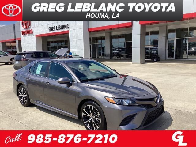 2019 Toyota Camry SE — photo 1 of 13