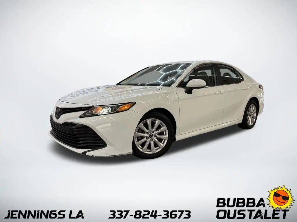 2019 Toyota Camry SE — photo 1 of 14