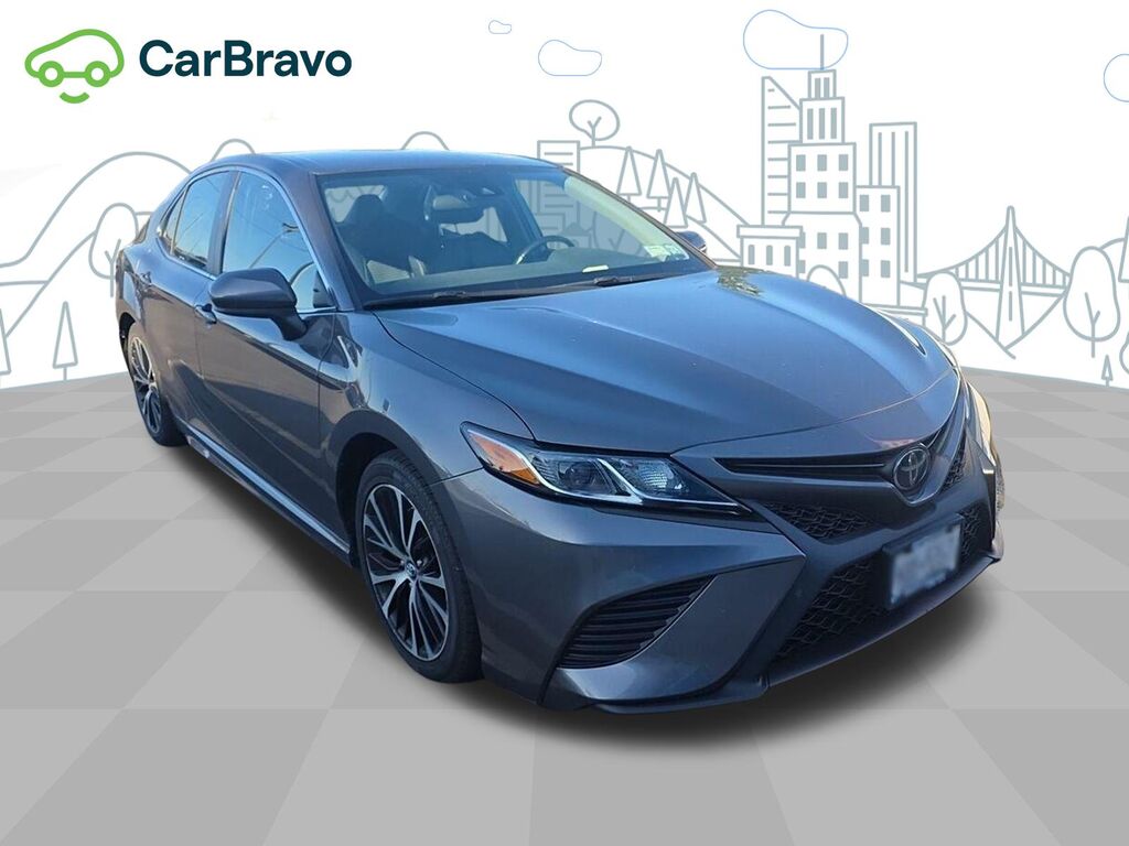 2019 Toyota Camry SE — photo 1 of 3