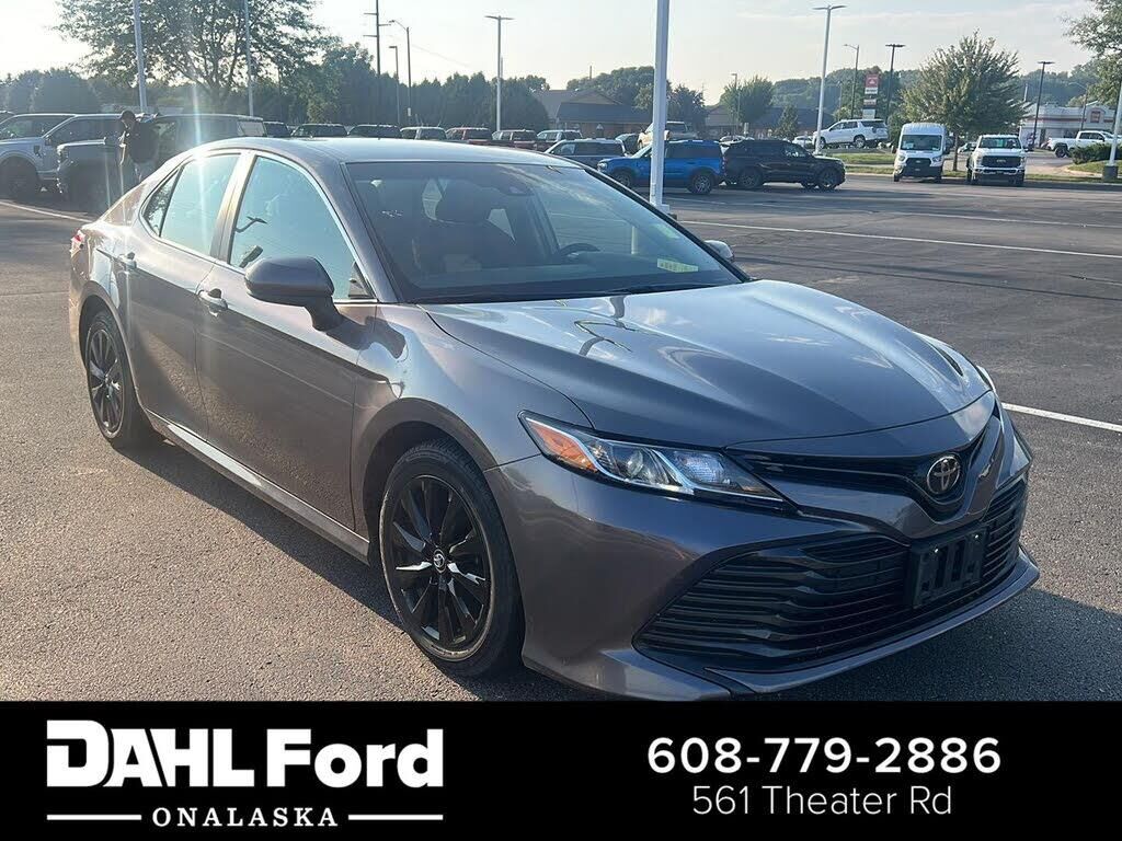 2018 Toyota Camry LE — photo 1 of 14