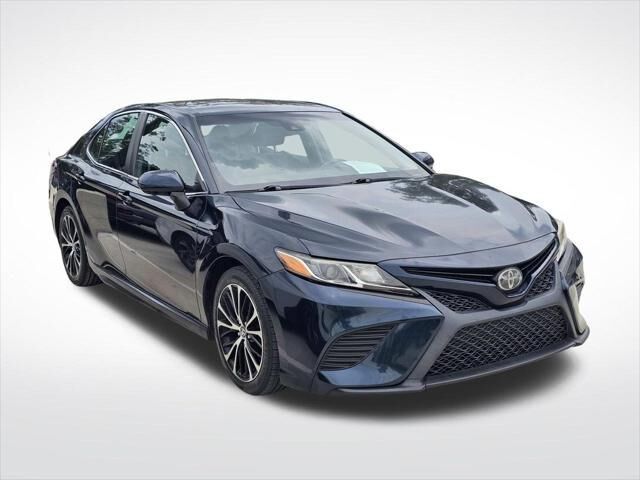 2018 Toyota Camry SE — photo 1 of 13