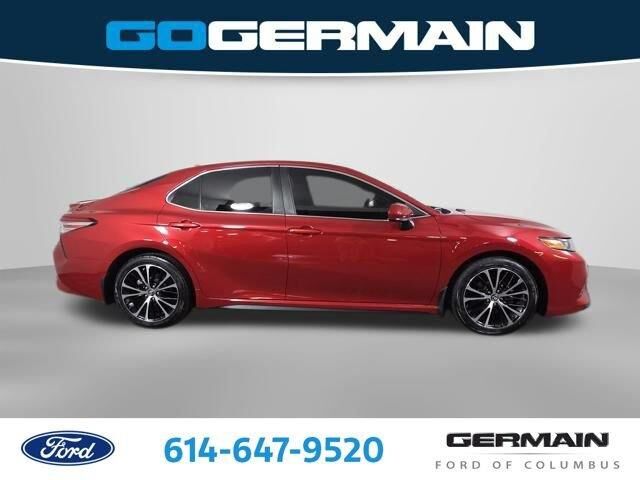 2019 Toyota Camry SE — photo 1 of 10