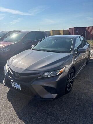2019 Toyota Camry SE — photo 1 of 1