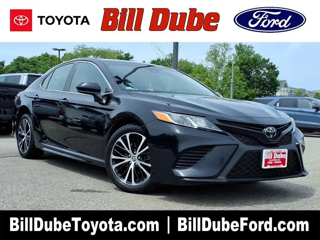 2018 Toyota Camry SE — photo 1 of 26