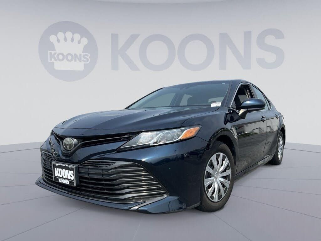2018 Toyota Camry LE — photo 1 of 2