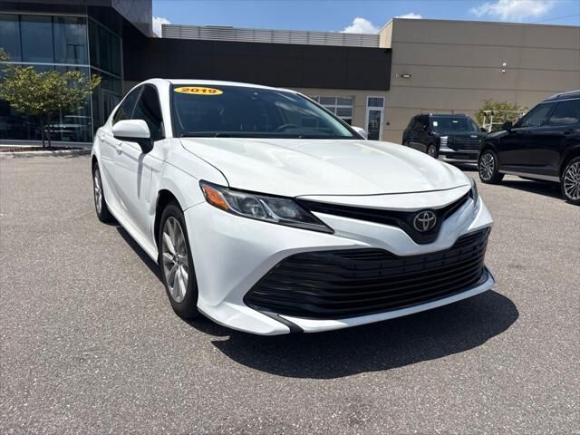 2019 Toyota Camry LE — photo 1 of 13