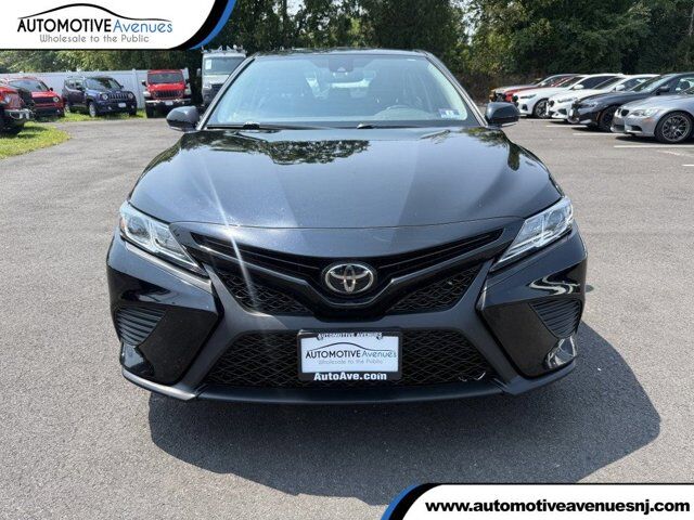 2019 Toyota Camry SE — photo 1 of 13