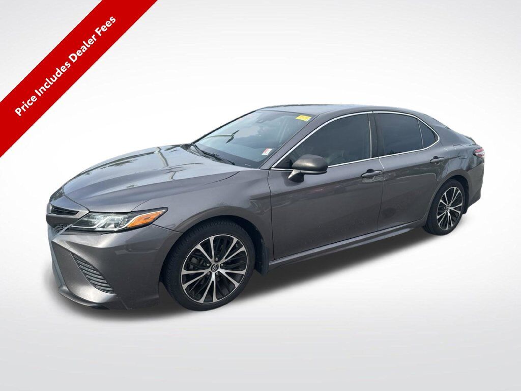 2019 Toyota Camry SE — photo 1 of 13