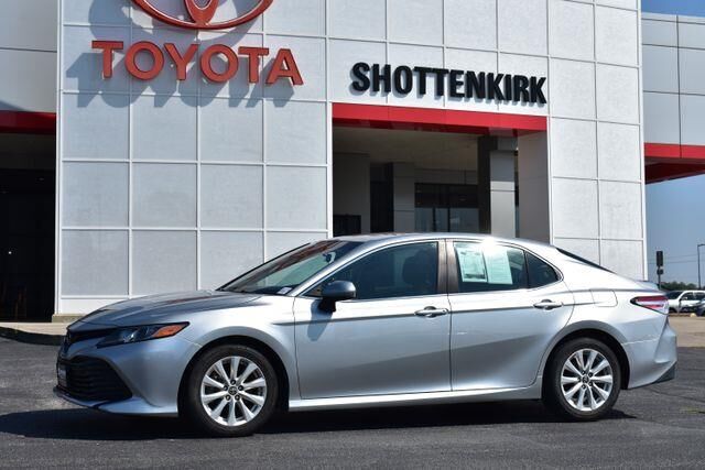 2018 Toyota Camry LE — photo 1 of 13