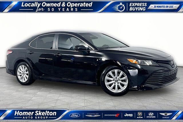 2018 Toyota Camry LE — photo 1 of 13