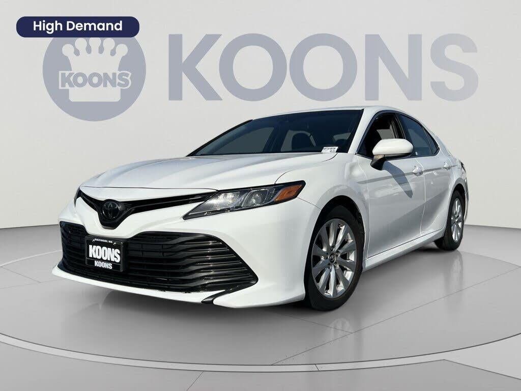 2018 Toyota Camry LE — photo 1 of 3