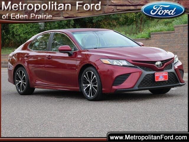 2018 Toyota Camry SE — photo 1 of 1