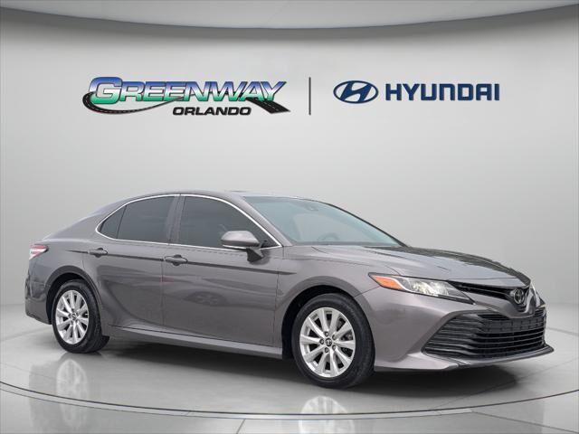 2018 Toyota Camry LE — photo 1 of 1