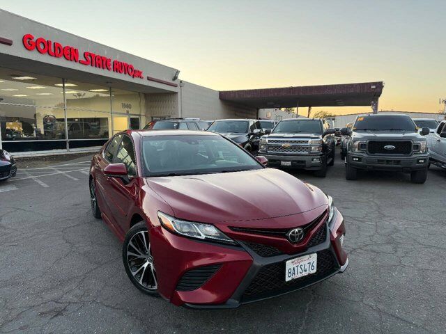 2018 Toyota Camry SE 4dr Sedan