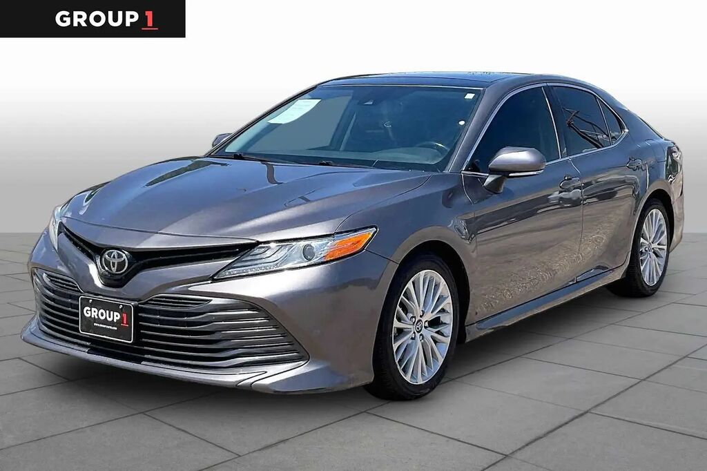 2019 Toyota Camry SE — photo 1 of 1