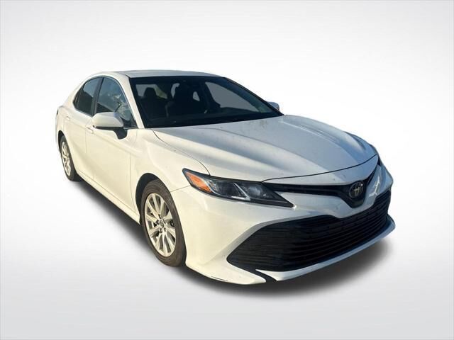 2018 Toyota Camry LE — photo 1 of 27