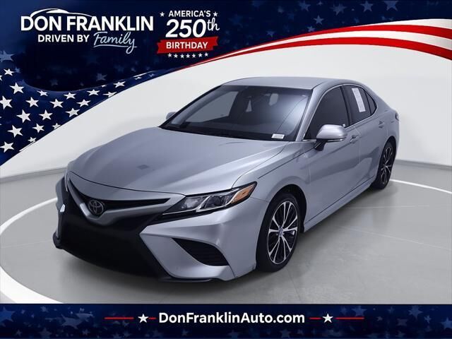 2018 Toyota Camry SE — photo 1 of 13