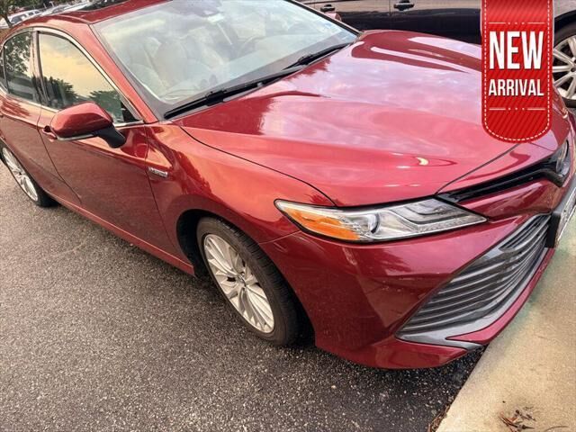 2019 Toyota Camry Hybrid XLE — photo 1 of 3