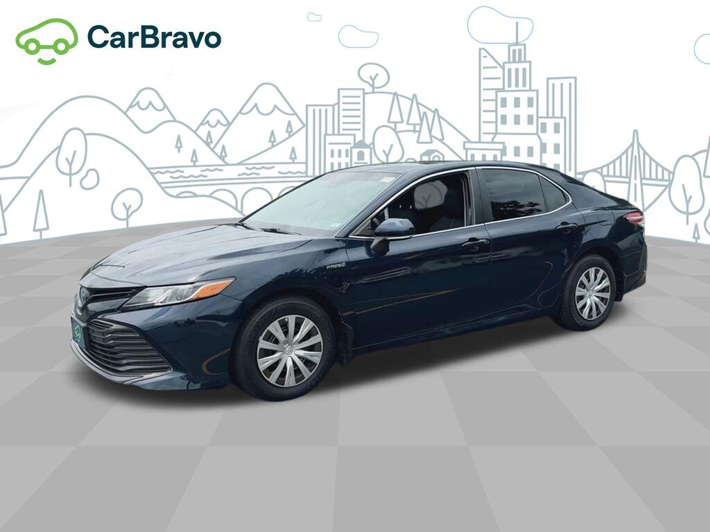 2018 Toyota Camry LE — photo 1 of 6