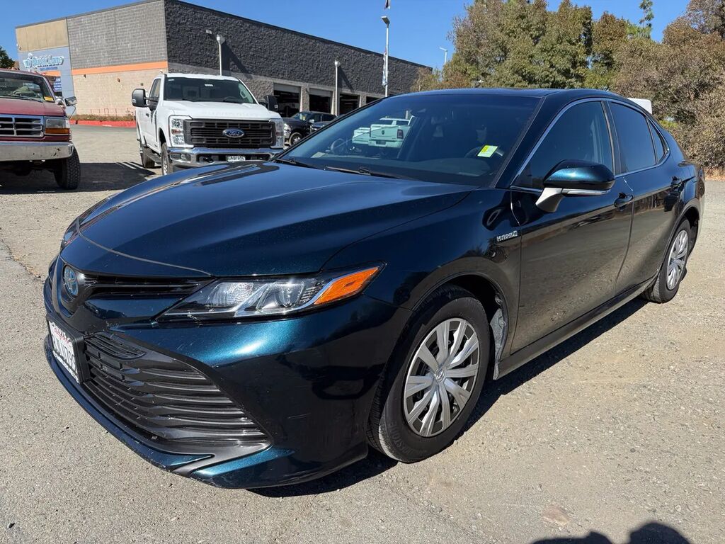 2019 Toyota Camry Hybrid LE — photo 1 of 13