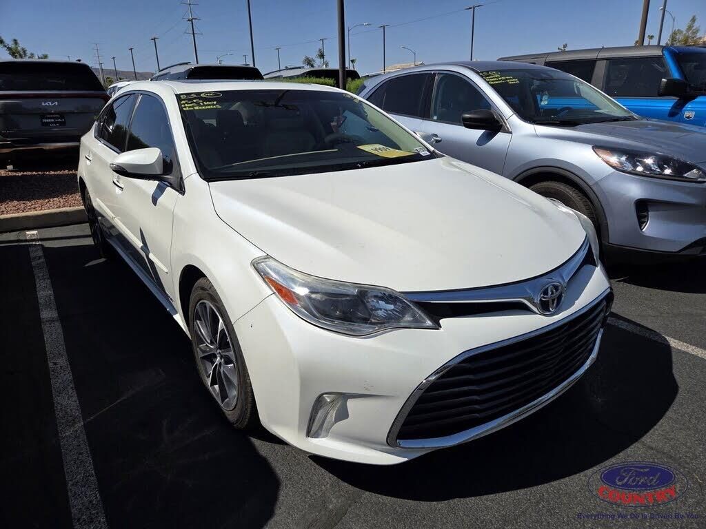 2016 Toyota Avalon Hybrid XLE Premium — photo 1 of 2