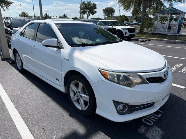 2014 Toyota Camry Hybrid SE — photo 1 of 26
