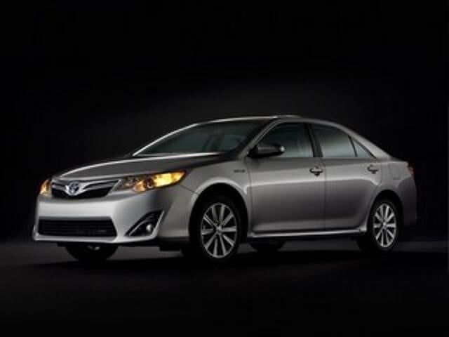 2014 Toyota Camry Hybrid LE — photo 1 of 1