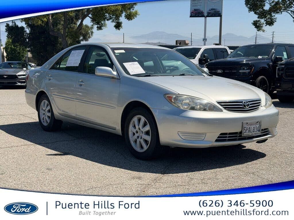 2006 Toyota Camry LE — photo 1 of 2