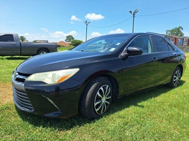 2015 Toyota Camry SE — photo 1 of 1