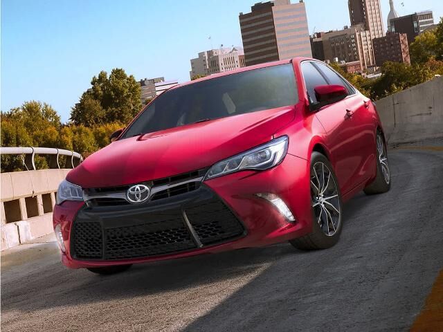 2016 Toyota Camry SE — photo 1 of 12
