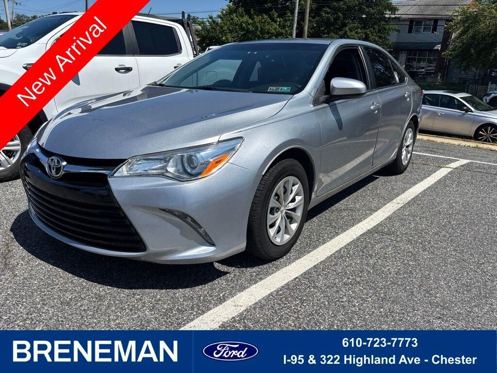 2017 Toyota Camry LE — photo 1 of 2