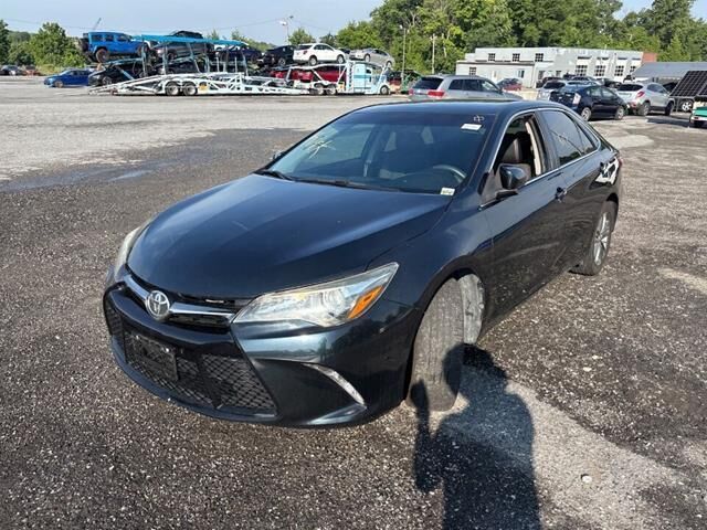 2017 Toyota Camry SE — photo 1 of 39
