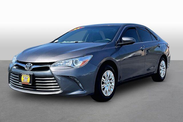 2017 Toyota Camry LE — photo 1 of 13