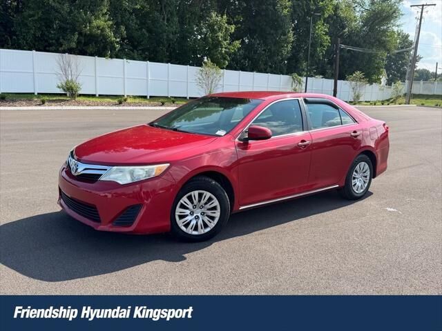 2013 Toyota Camry LE — photo 1 of 26