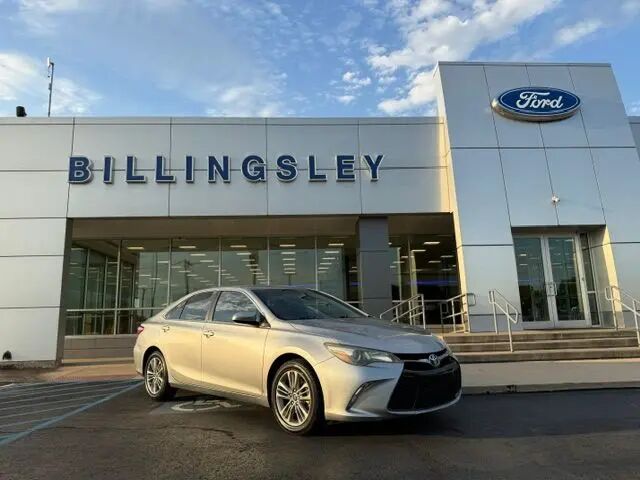 2016 Toyota Camry SE — photo 1 of 26