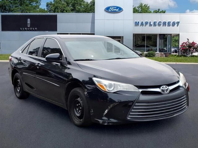 2017 Toyota Camry LE — photo 1 of 39