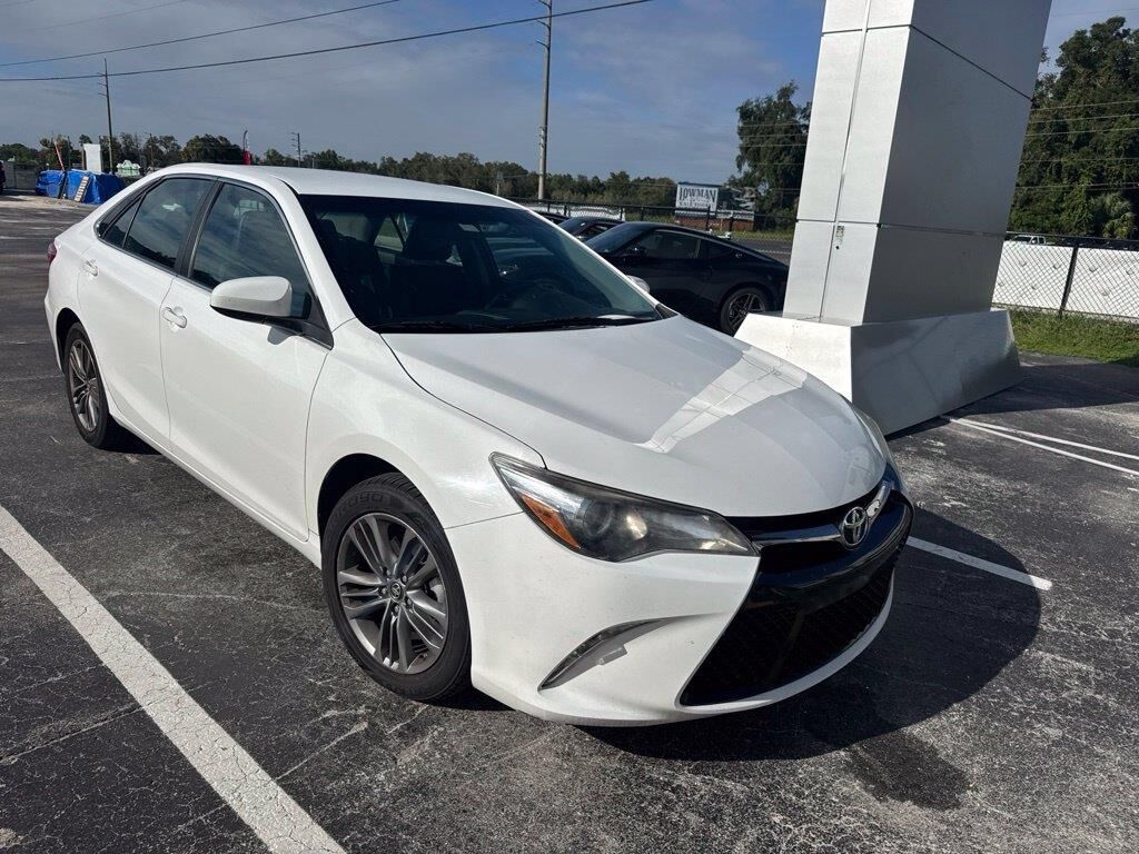 2017 Toyota Camry SE — photo 1 of 13