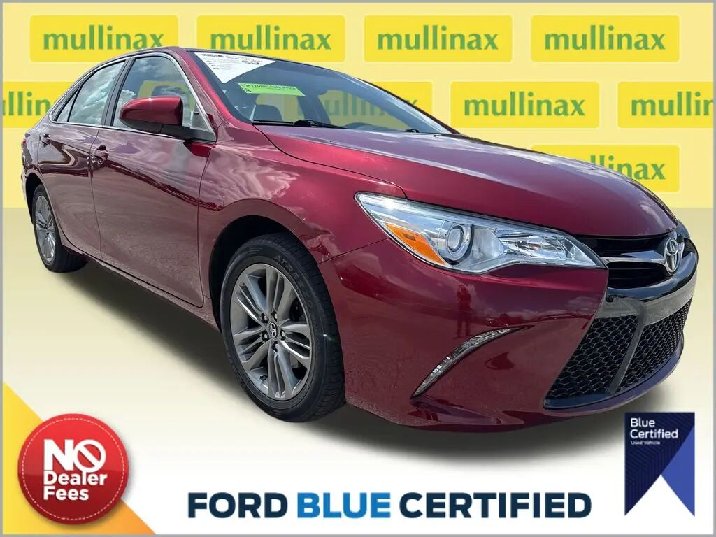 2017 Toyota Camry SE — photo 1 of 4