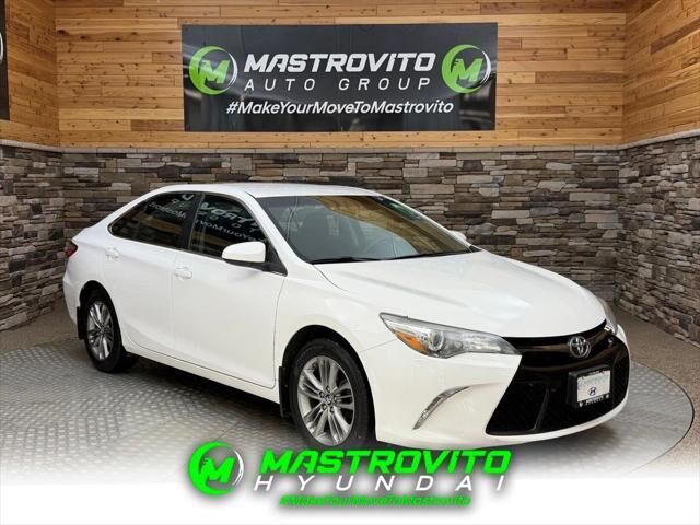 2017 Toyota Camry SE — photo 1 of 13