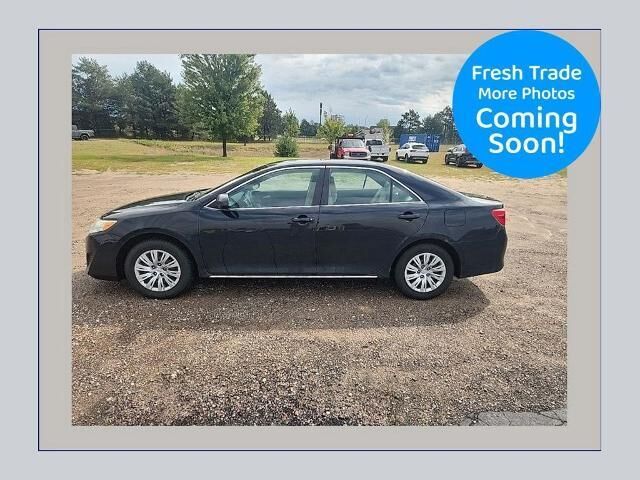 2012 Toyota Camry LE — photo 1 of 4