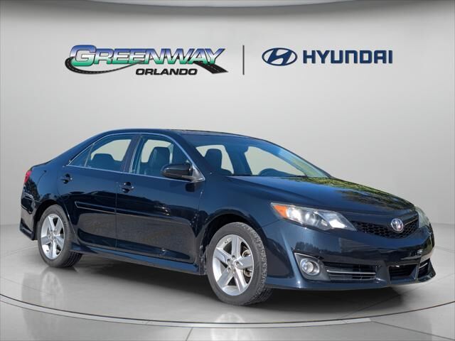 2014 Toyota Camry SE — photo 1 of 13