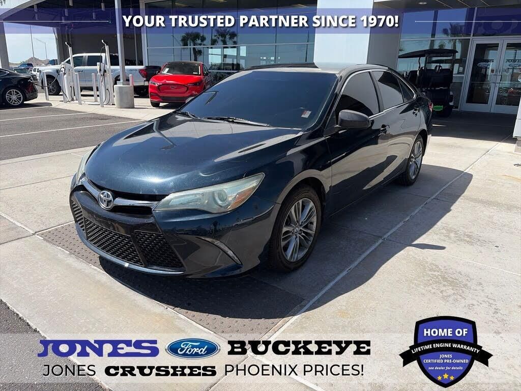 2016 Toyota Camry SE — photo 1 of 1