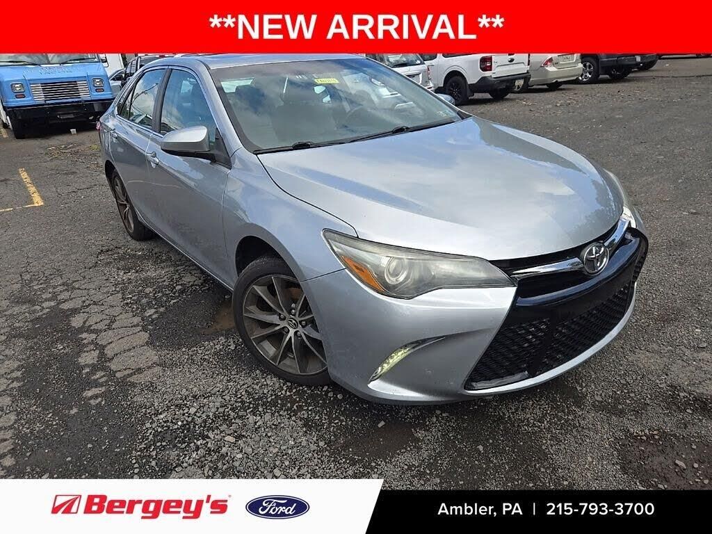 2016 Toyota Camry XLE — photo 1 of 1
