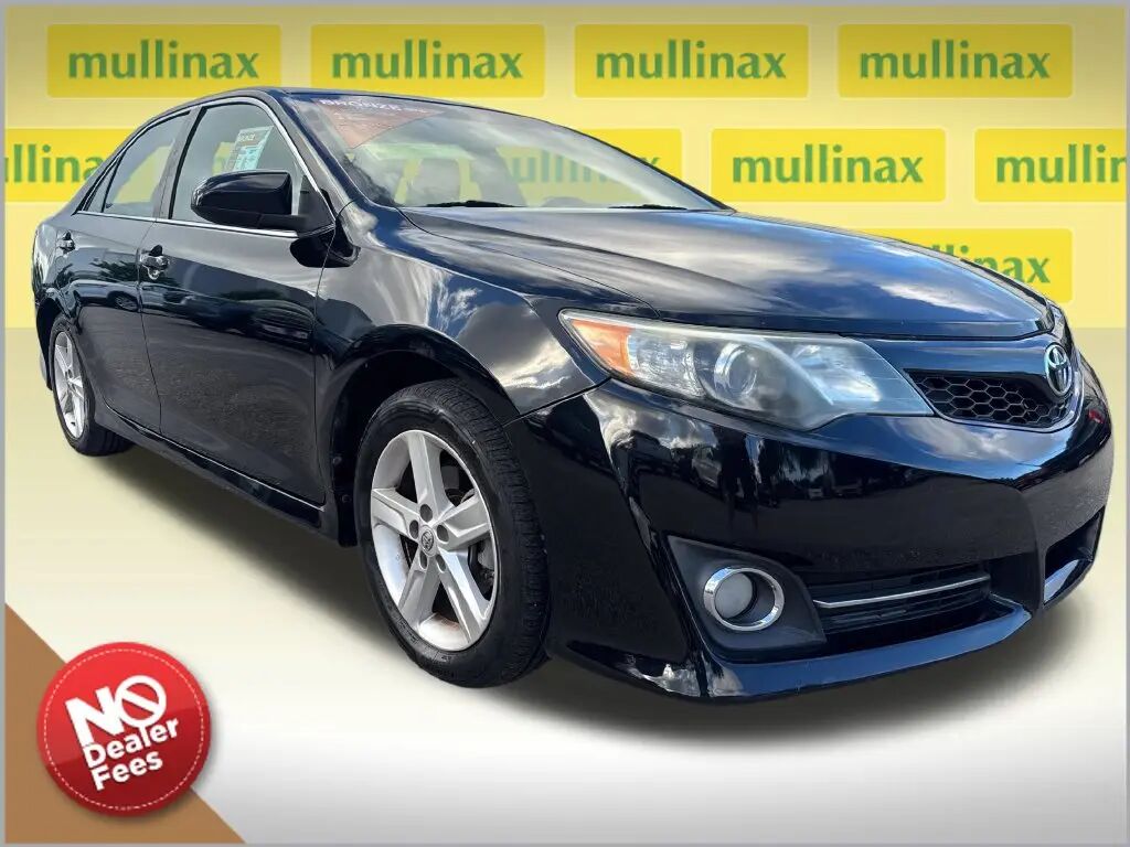 2014 Toyota Camry SE — photo 1 of 13