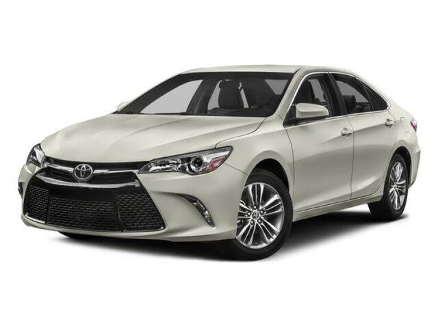 2016 Toyota Camry SE — photo 1 of 1
