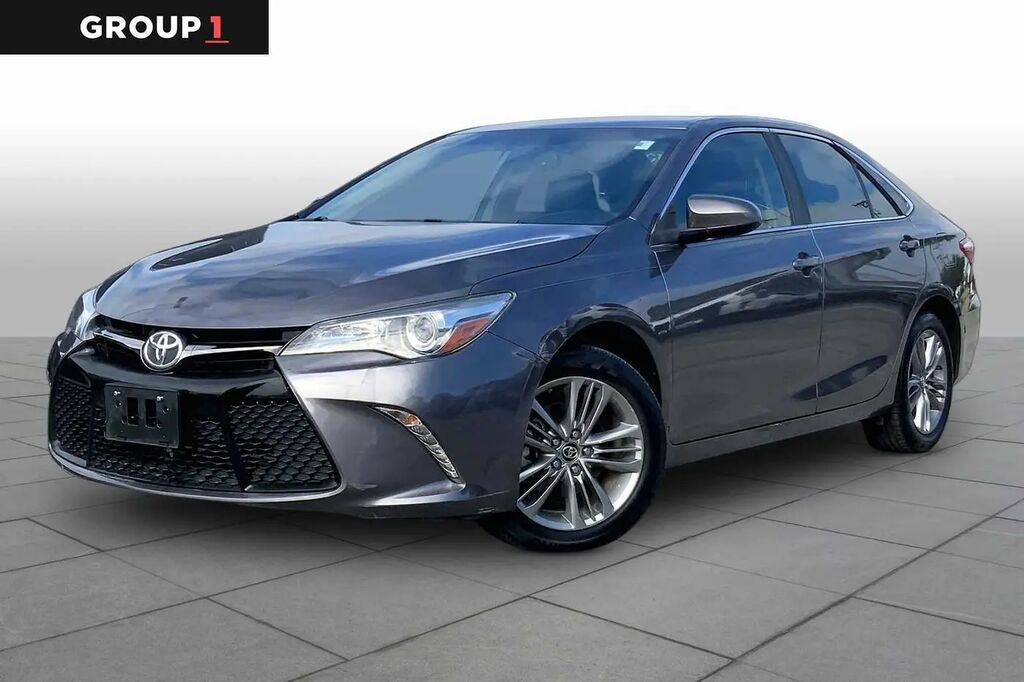 2016 Toyota Camry SE — photo 1 of 13