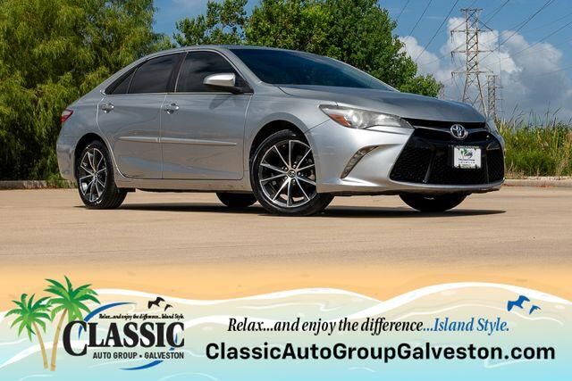 2017 Toyota Camry SE — photo 1 of 9