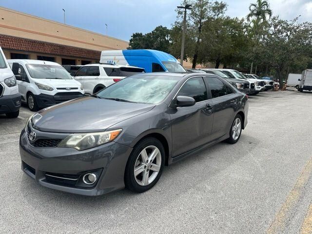 2014 Toyota Camry SE