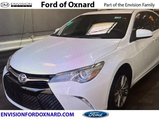 2017 Toyota Camry SE — photo 1 of 6